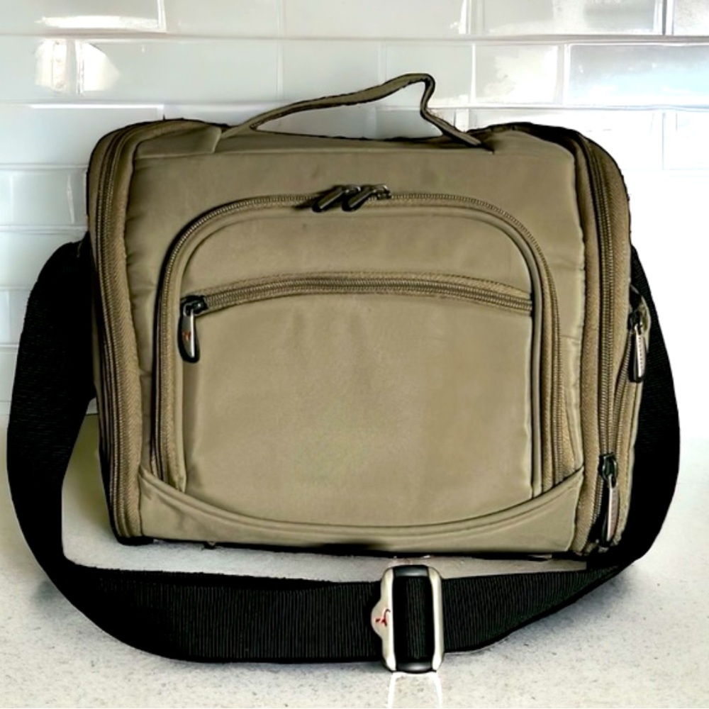 Travelon Hanging Toiletry Cosmetic Bag in Khaki Tan